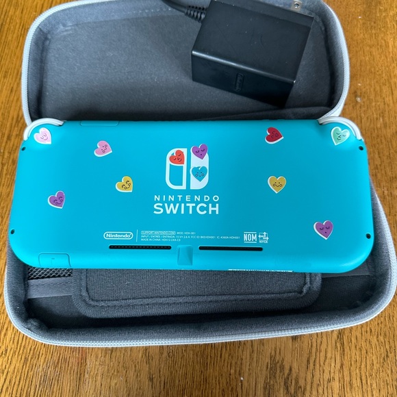Nintendo Switch Turquoise with case and game included! - Picture 5 of 8